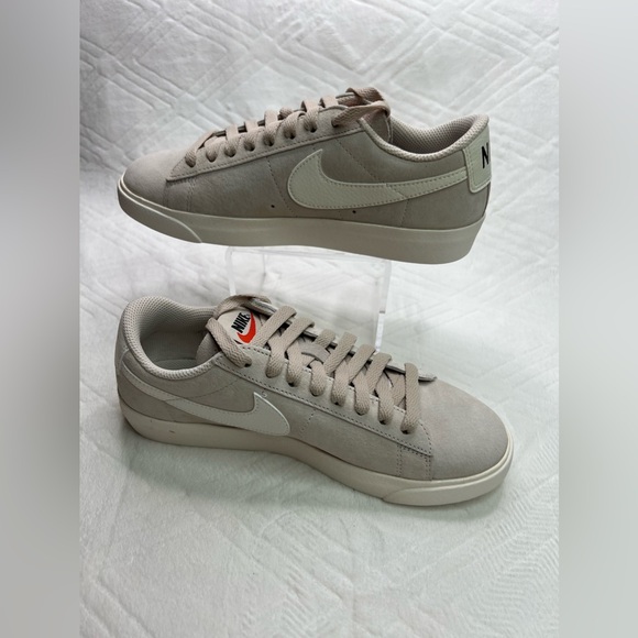 17: Womens Nike Blazer Low SD (sand / white suede) Size 6.5 - Picture 8 of 10